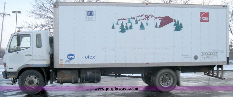 image for item 5319 1998 Mitsubishi Fuso box truck