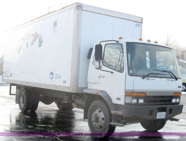 image for item 5319 1998 Mitsubishi Fuso box truck