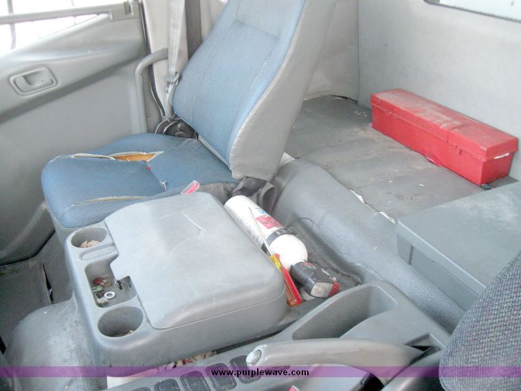 image for item 5319 1998 Mitsubishi Fuso box truck