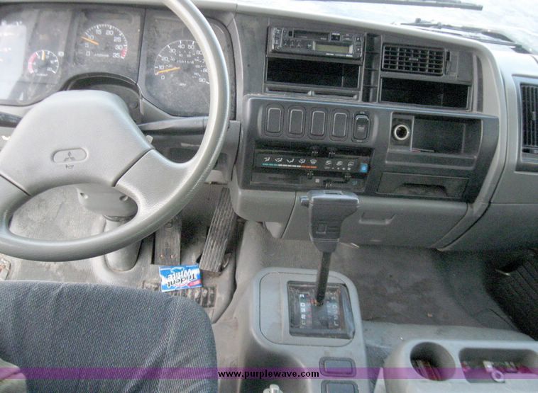 image for item 5319 1998 Mitsubishi Fuso box truck