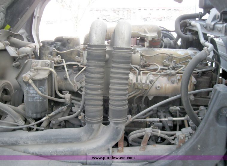 image for item 5319 1998 Mitsubishi Fuso box truck