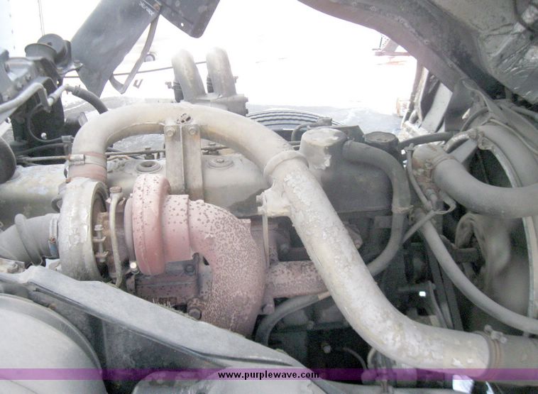 image for item 5319 1998 Mitsubishi Fuso box truck