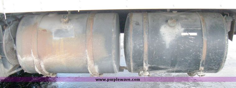 image for item 5319 1998 Mitsubishi Fuso box truck