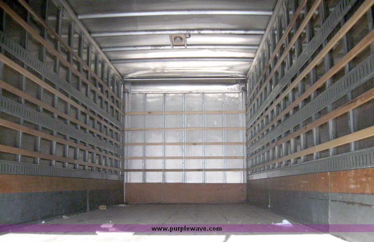 image for item 5319 1998 Mitsubishi Fuso box truck