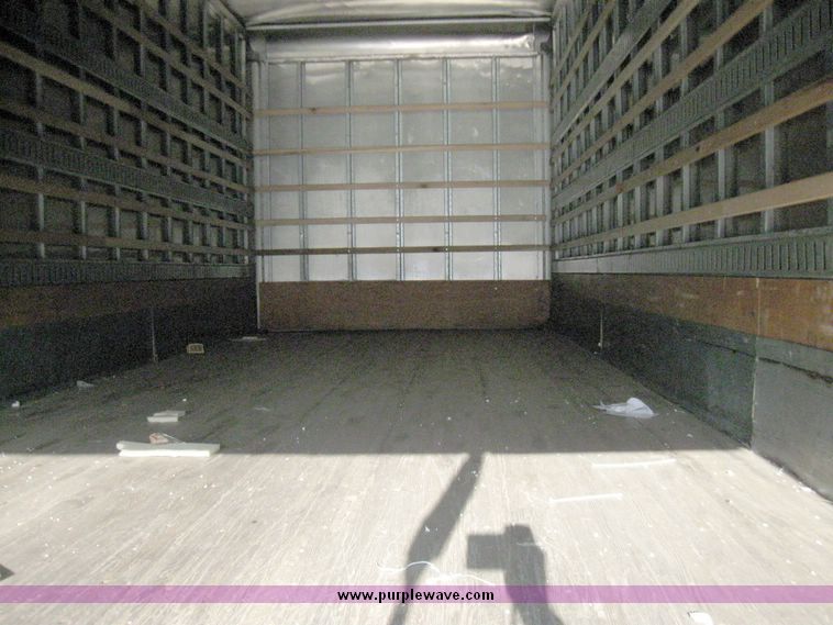 image for item 5319 1998 Mitsubishi Fuso box truck