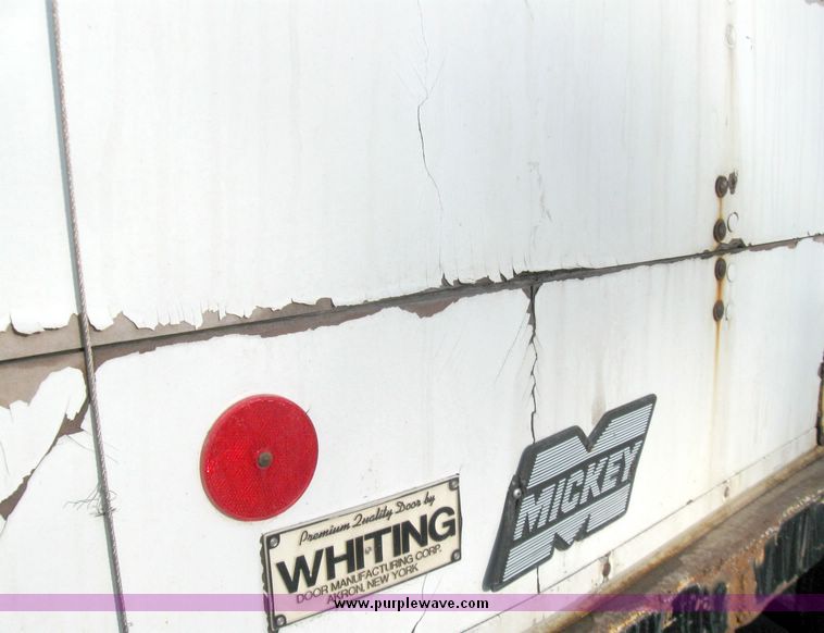 image for item 5319 1998 Mitsubishi Fuso box truck