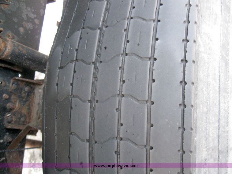 image for item 5319 1998 Mitsubishi Fuso box truck