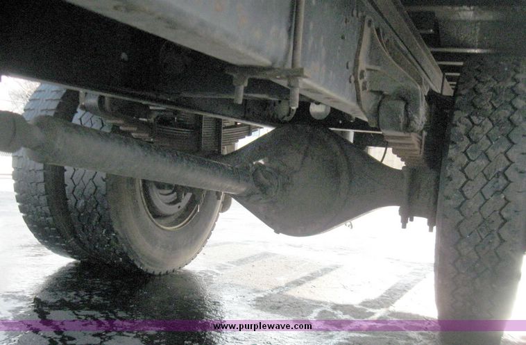 image for item 5319 1998 Mitsubishi Fuso box truck