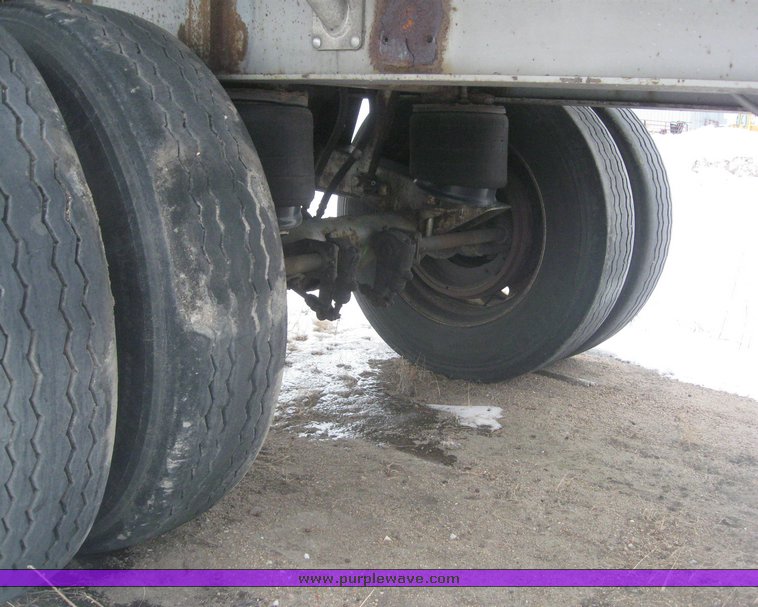 image for item 7810 1997 Wilson CF-900 48' spread axle flat bed trailer
