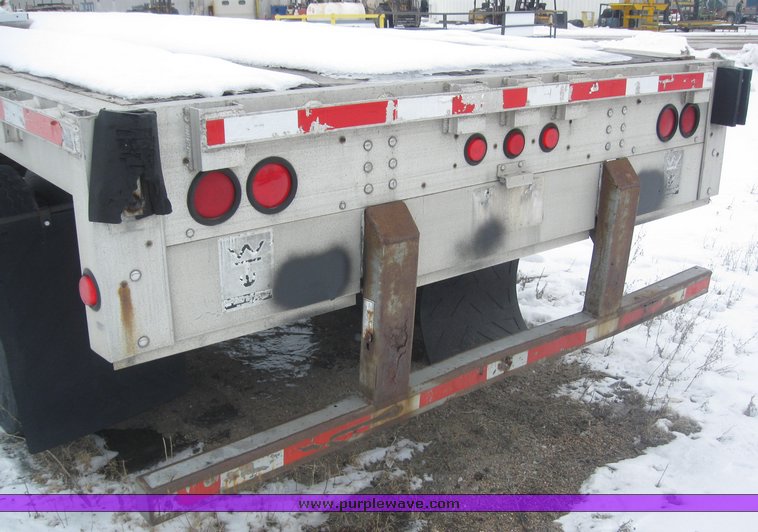 image for item 7810 1997 Wilson CF-900 48' spread axle flat bed trailer