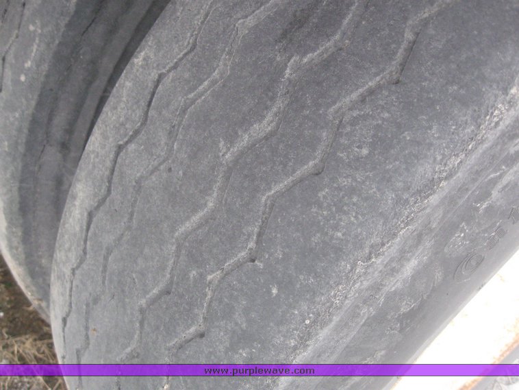 image for item 7810 1997 Wilson CF-900 48' spread axle flat bed trailer