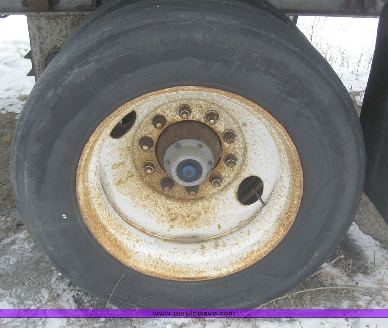 image for item 7810 1997 Wilson CF-900 48' spread axle flat bed trailer