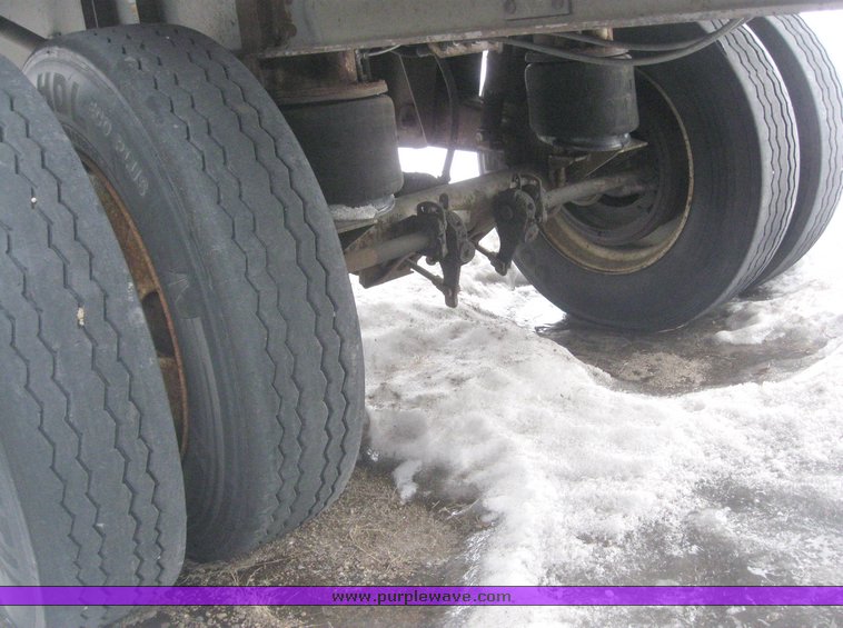 image for item 7811 1995 Wilson CF-900 48' spread axle flat bed trailer