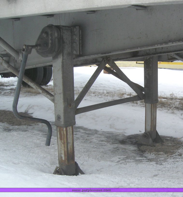 image for item 7811 1995 Wilson CF-900 48' spread axle flat bed trailer