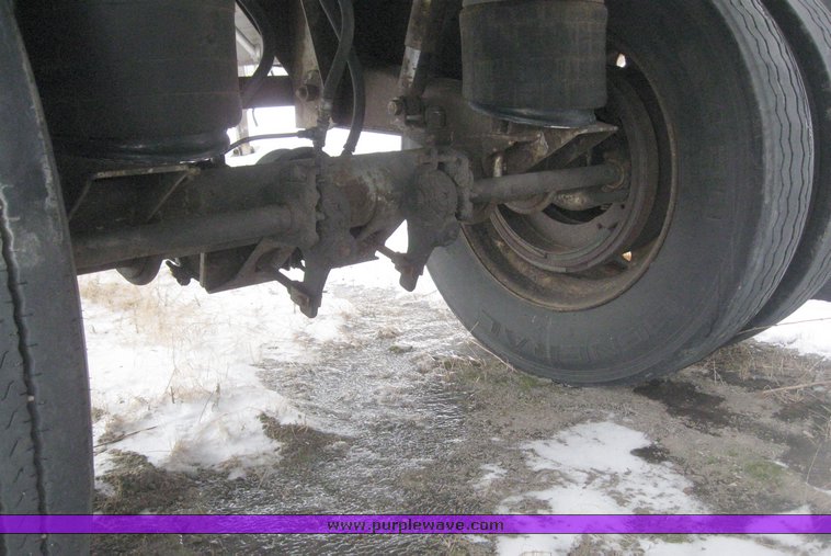 image for item 7812 1995 Wilson CF-900 48' spread axle flat bed trailer