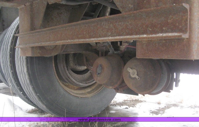image for item 7812 1995 Wilson CF-900 48' spread axle flat bed trailer