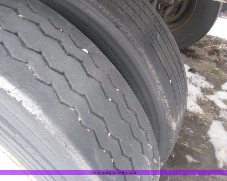 image for item 7812 1995 Wilson CF-900 48' spread axle flat bed trailer