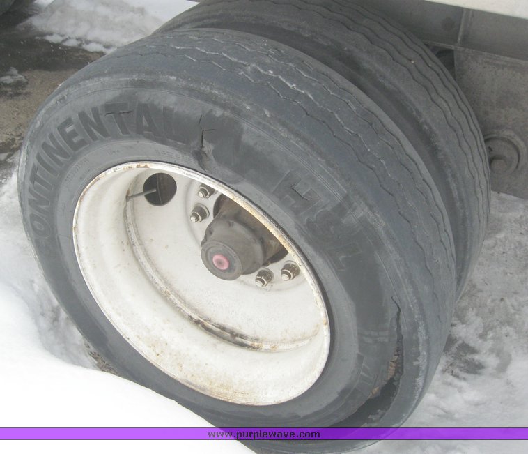 image for item 7813 1995 Wilson 48' spread axle flat bed trailer