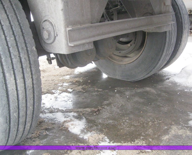 image for item 7813 1995 Wilson 48' spread axle flat bed trailer