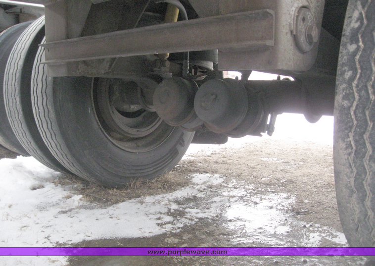 image for item 7816 1995 Wilson 48' spread axle flatbed trailer