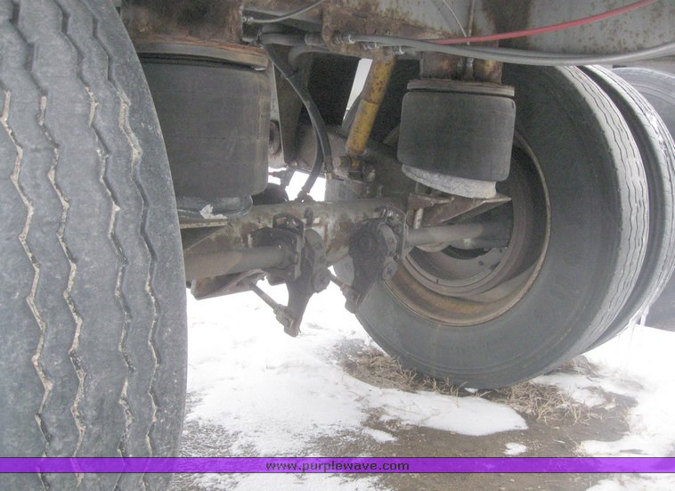 image for item 7816 1995 Wilson 48' spread axle flatbed trailer