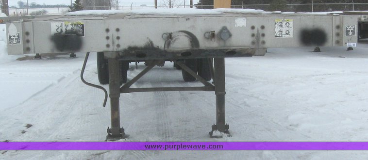 image for item 7817 1995 Wilson 48' spread axle flat bed trailer