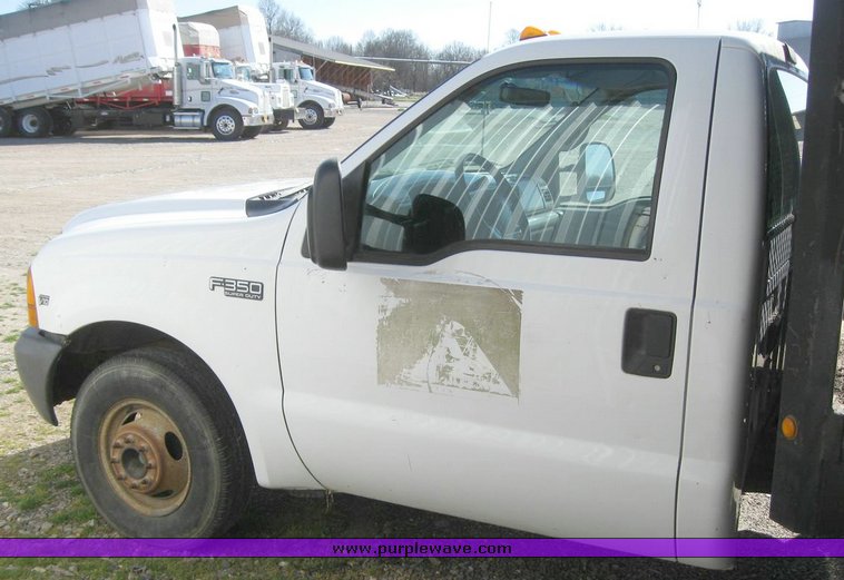 image for item 7826 1999 Ford F350 Super Duty