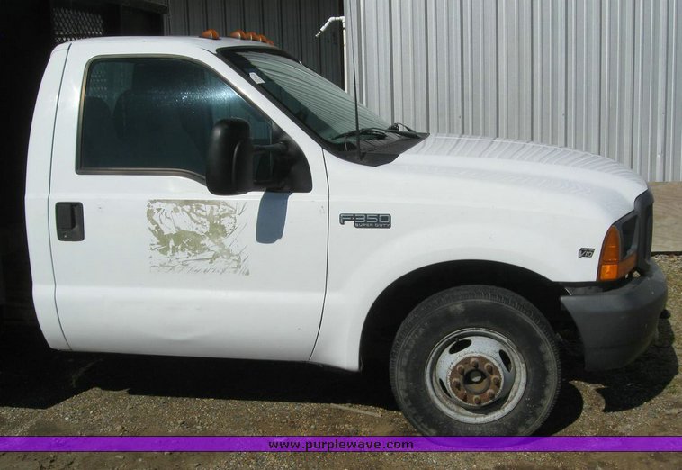 image for item 7826 1999 Ford F350 Super Duty