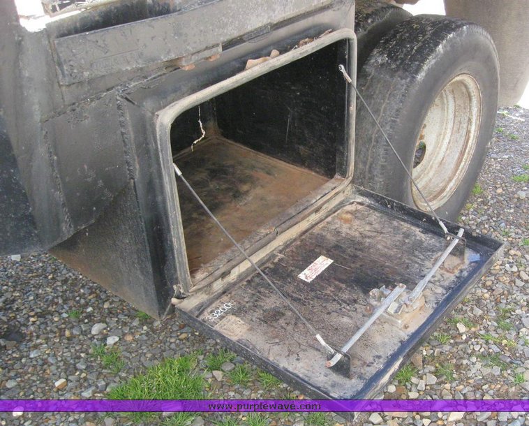 image for item 7826 1999 Ford F350 Super Duty