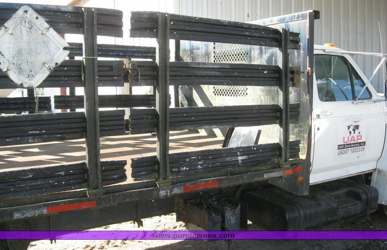 image for item 7827 1993 Ford F600FLPO