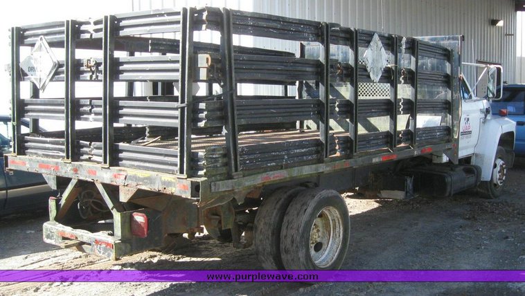 image for item 7827 1993 Ford F600FLPO