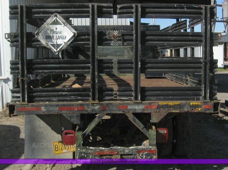 image for item 7827 1993 Ford F600FLPO