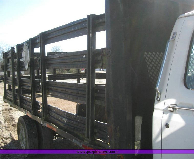 image for item 7827 1993 Ford F600FLPO