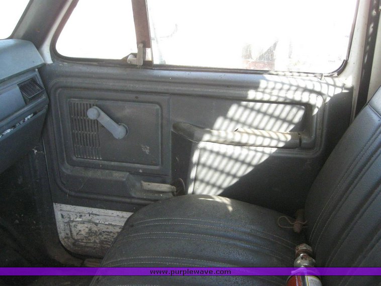 image for item 7827 1993 Ford F600FLPO