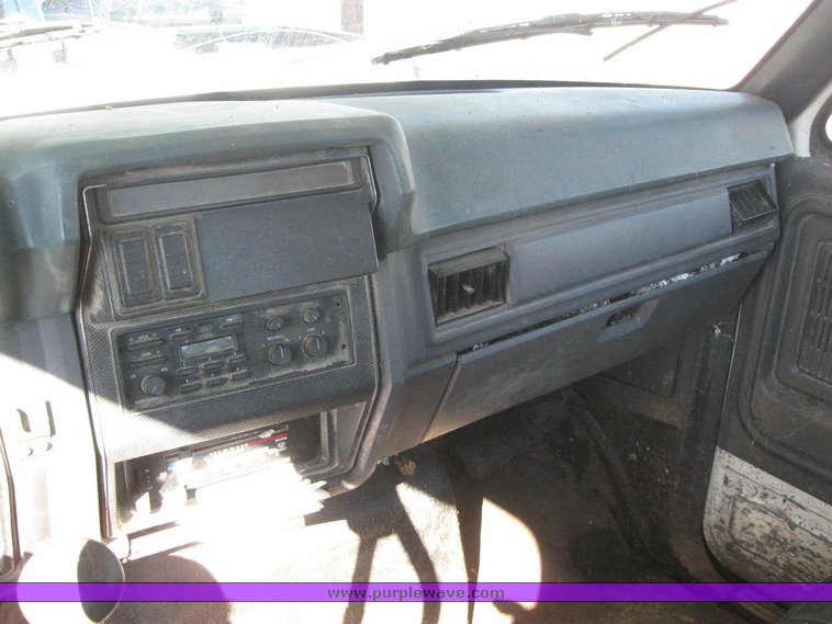 image for item 7827 1993 Ford F600FLPO