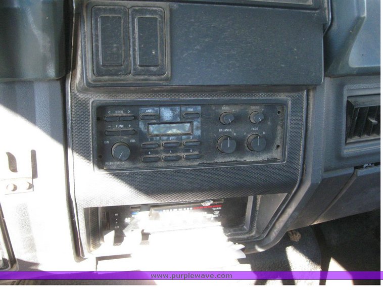 image for item 7827 1993 Ford F600FLPO