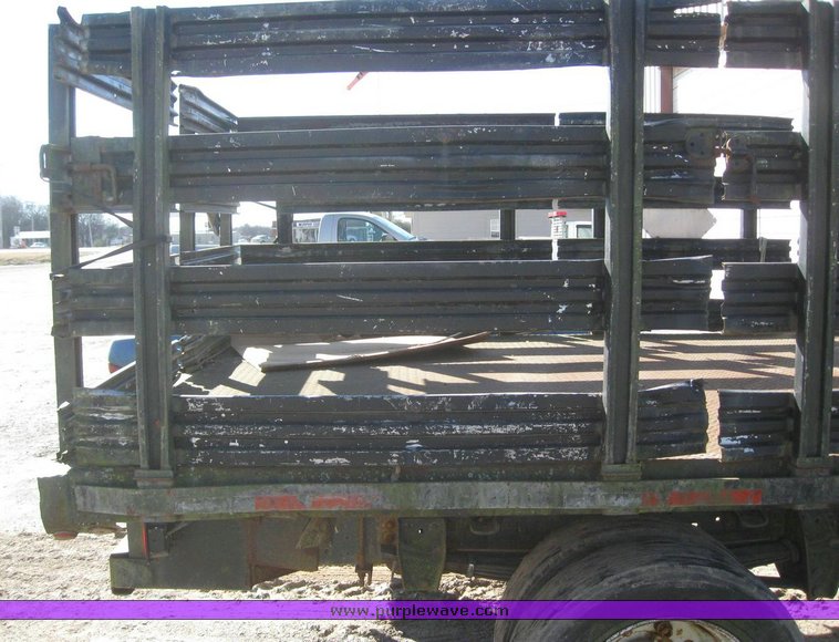 image for item 7827 1993 Ford F600FLPO