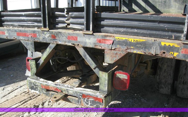 image for item 7827 1993 Ford F600FLPO