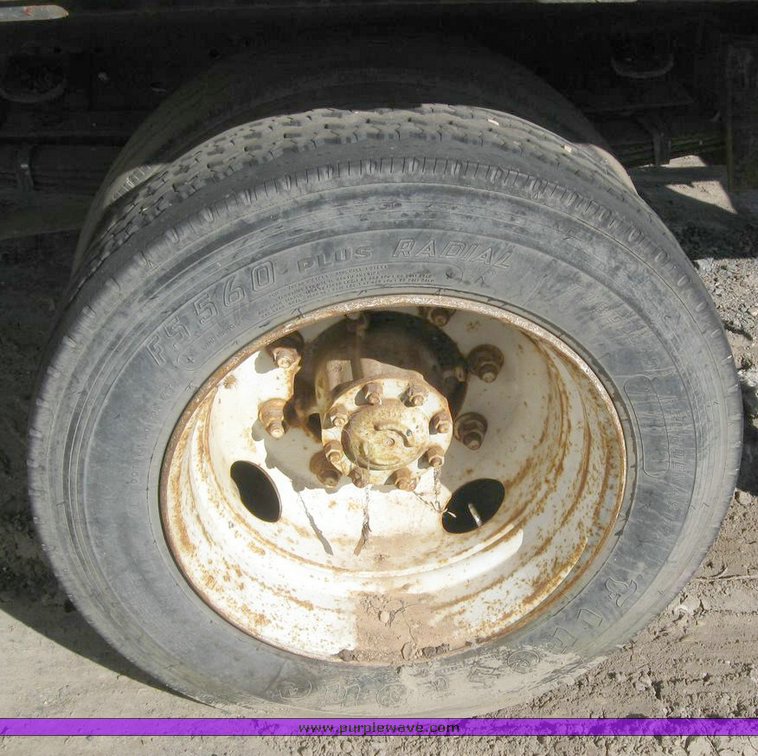 image for item 7827 1993 Ford F600FLPO