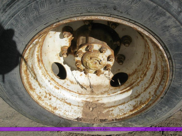 image for item 7827 1993 Ford F600FLPO