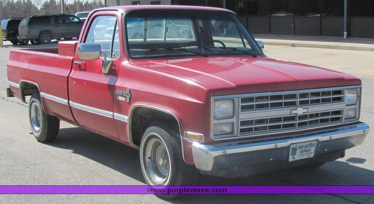 image for item 3050 1986 Chevrolet C10 Custom Deluxe pickup