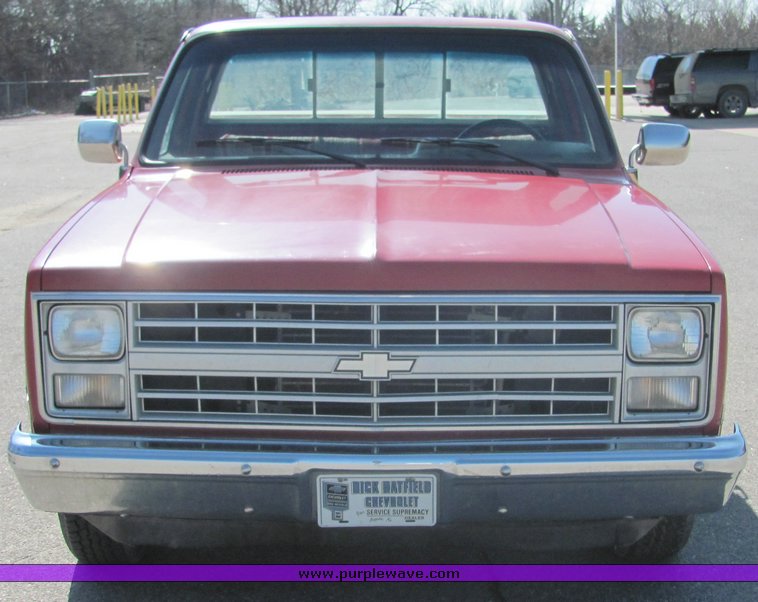 image for item 3050 1986 Chevrolet C10 Custom Deluxe pickup