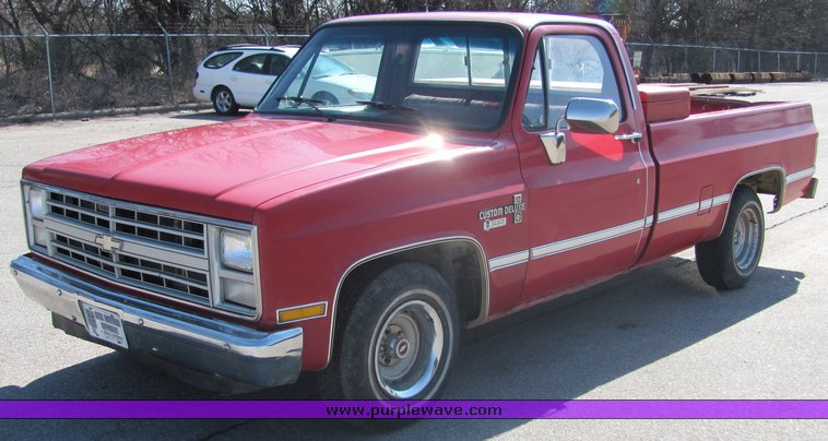 image for item 3050 1986 Chevrolet C10 Custom Deluxe pickup