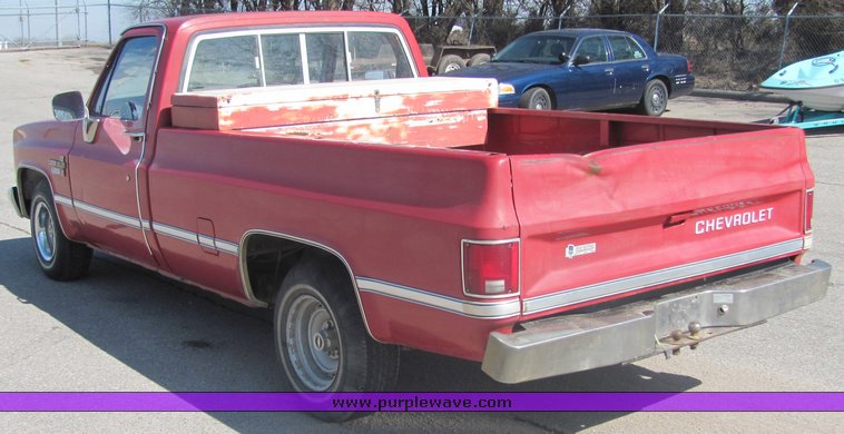 image for item 3050 1986 Chevrolet C10 Custom Deluxe pickup