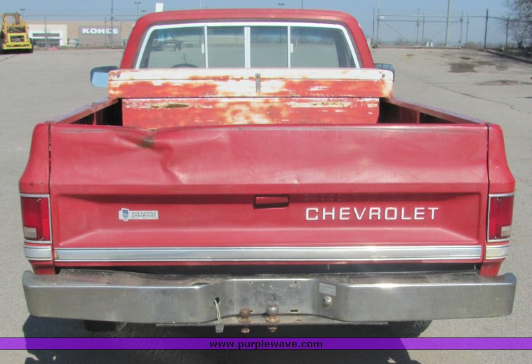 image for item 3050 1986 Chevrolet C10 Custom Deluxe pickup