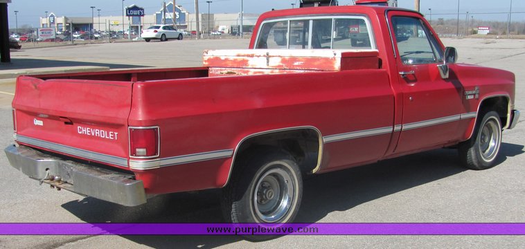 image for item 3050 1986 Chevrolet C10 Custom Deluxe pickup