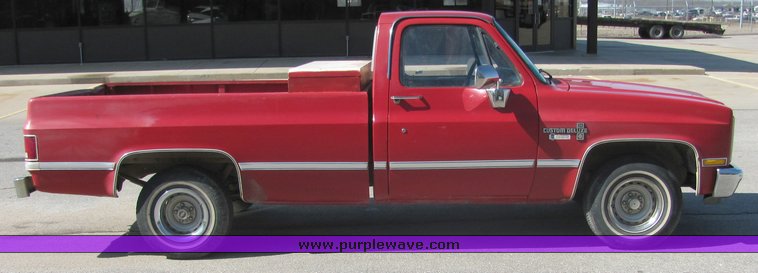 image for item 3050 1986 Chevrolet C10 Custom Deluxe pickup
