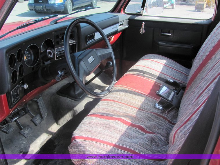 image for item 3050 1986 Chevrolet C10 Custom Deluxe pickup