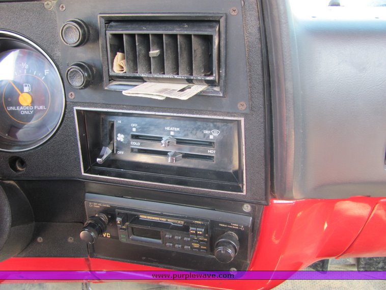 image for item 3050 1986 Chevrolet C10 Custom Deluxe pickup