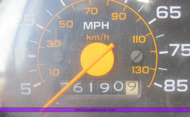 image for item 3050 1986 Chevrolet C10 Custom Deluxe pickup